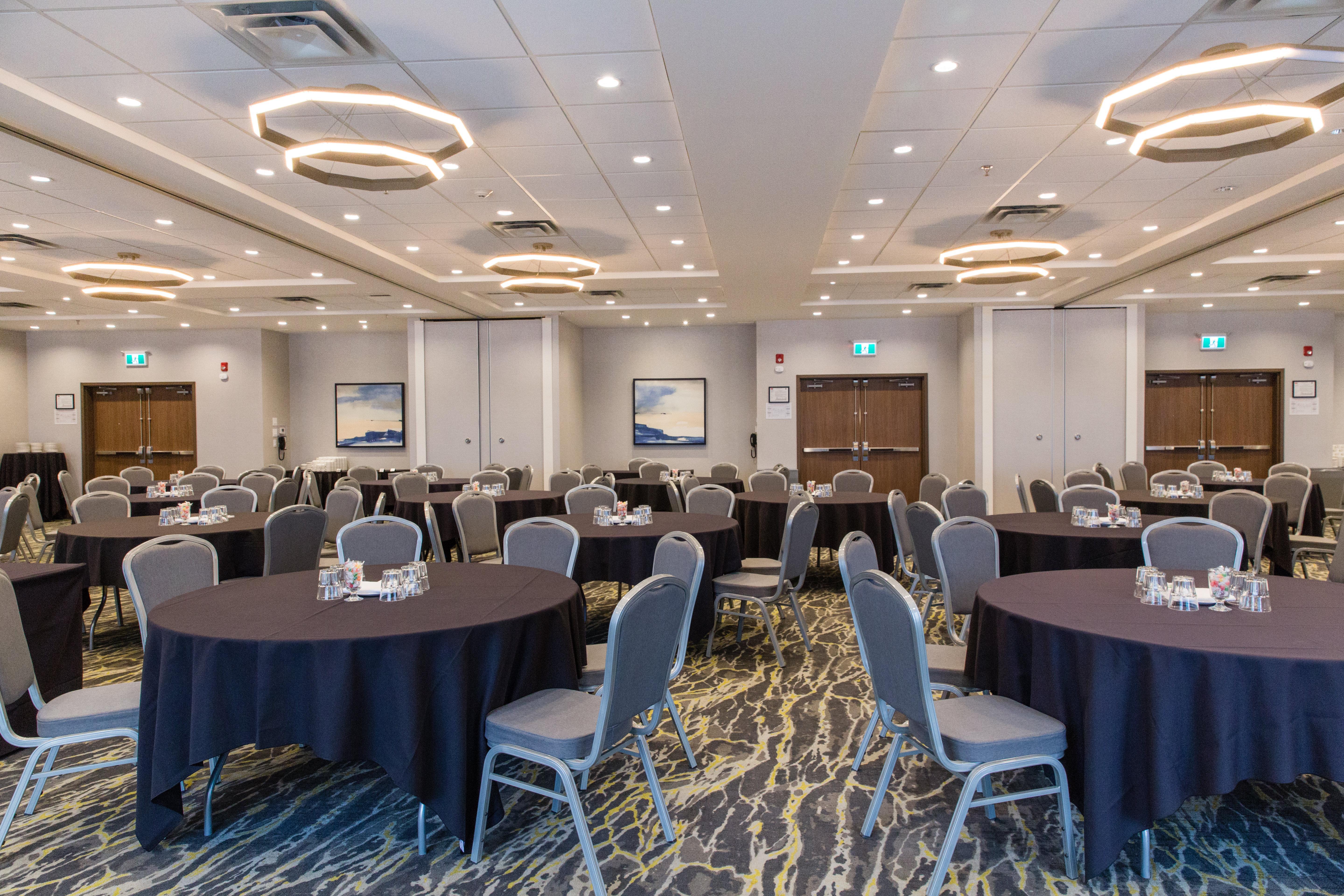 Holiday Inn Calgary South Conference Center מראה חיצוני תמונה
